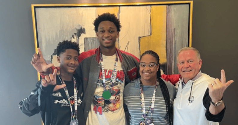 No. 1 TE Ahmad Hudson spent time with LSU HC Brian Kelly in Baton Rouge (Photo: Ahmad Hudson)